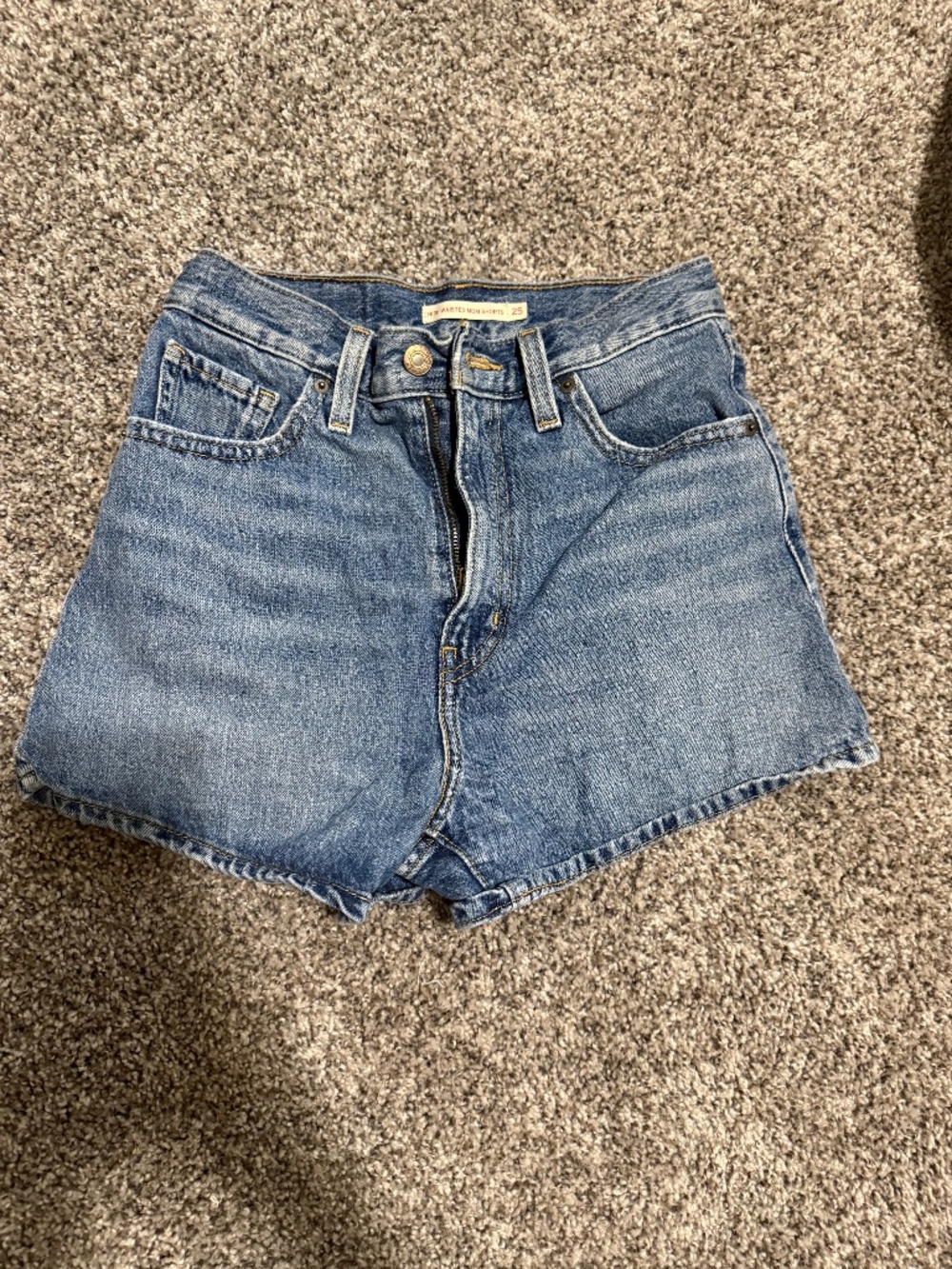 Levi’s High Waisted Mom shorts